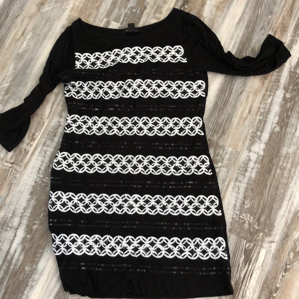Beautiful and Soft 3/4 sleeves very comfy.